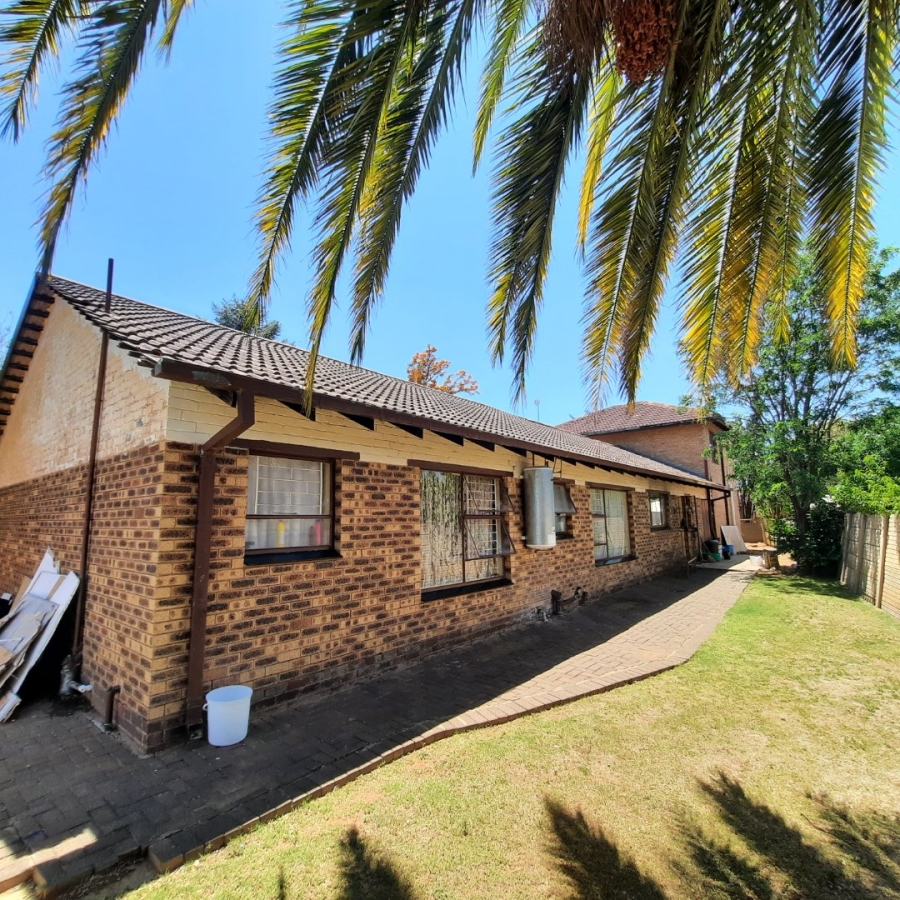 6 Bedroom Property for Sale in Lourierpark Free State